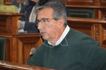 Luna y Dahelire claman por la paz en el mundo desde el Pleno de Telde (Foto TA)